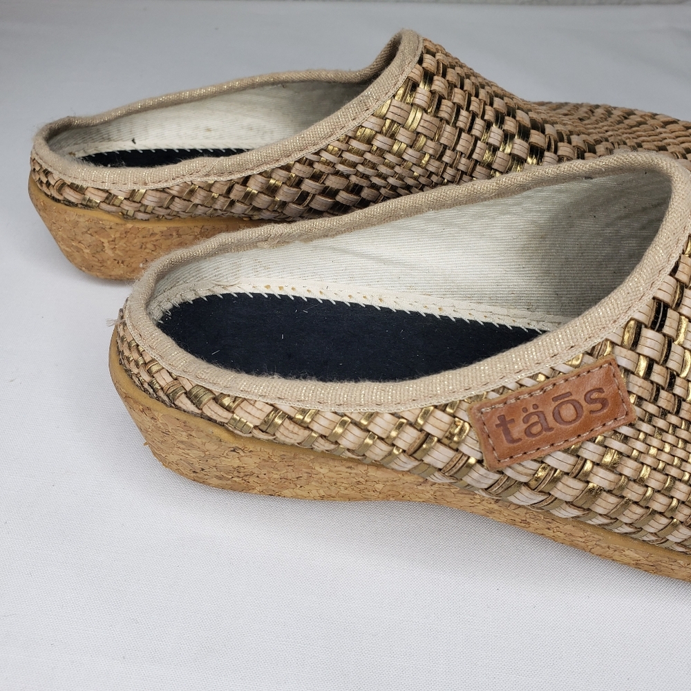 Taos Primeavera Mule Clogs Womens Size 38 EU 7.5 US Biege Metalic Woven Slip On - Picture 6 of 13